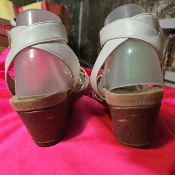 Shoes - Picture 3 of 6